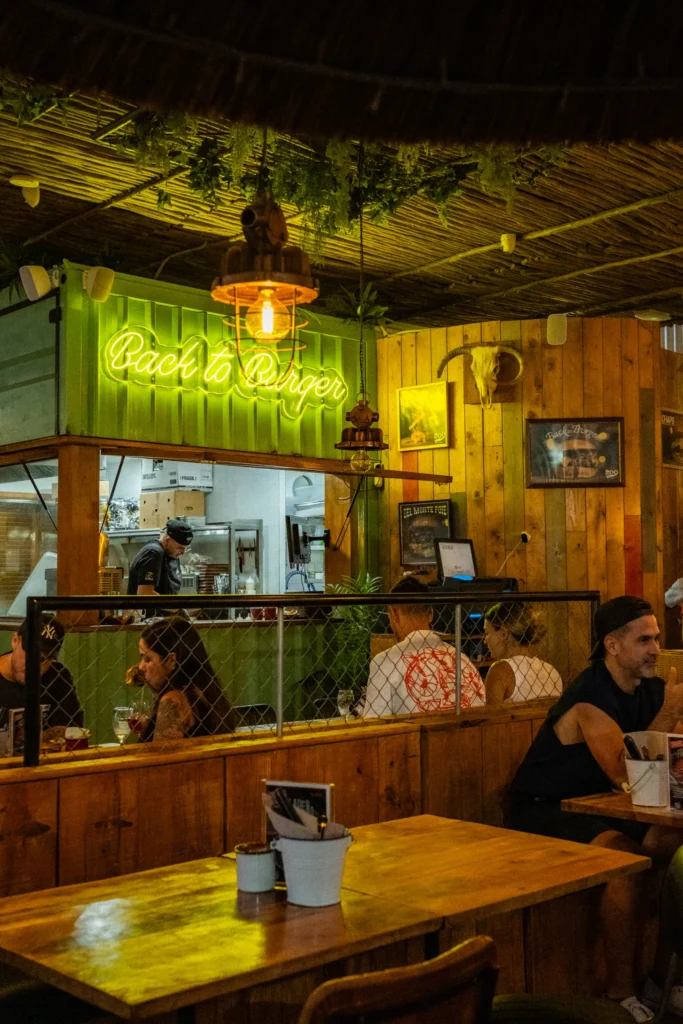 Comedor de 200 Gramos Meridiano por la noche
